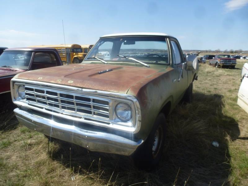 lot 23 image: 1976 Dodge W 200 Power Wagon