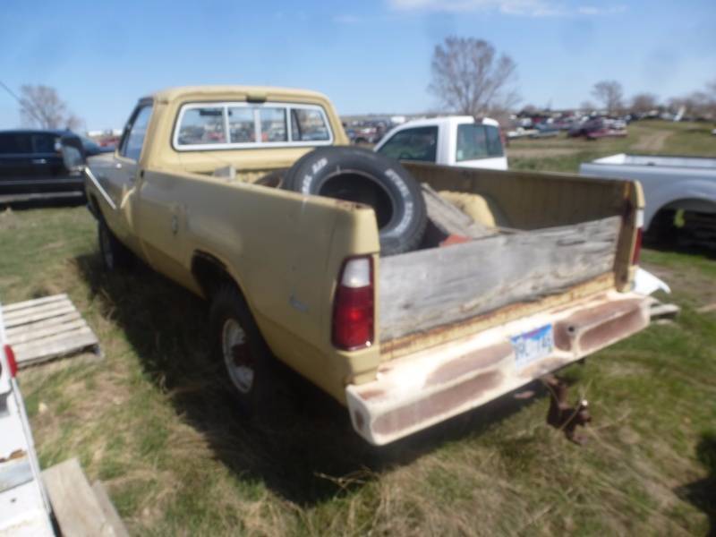 lot 21 image: 1974 Dodge W 200 Power Wagon 4x4