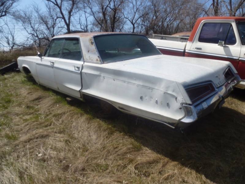 lot 14 image: 1976 Dodge Monaco