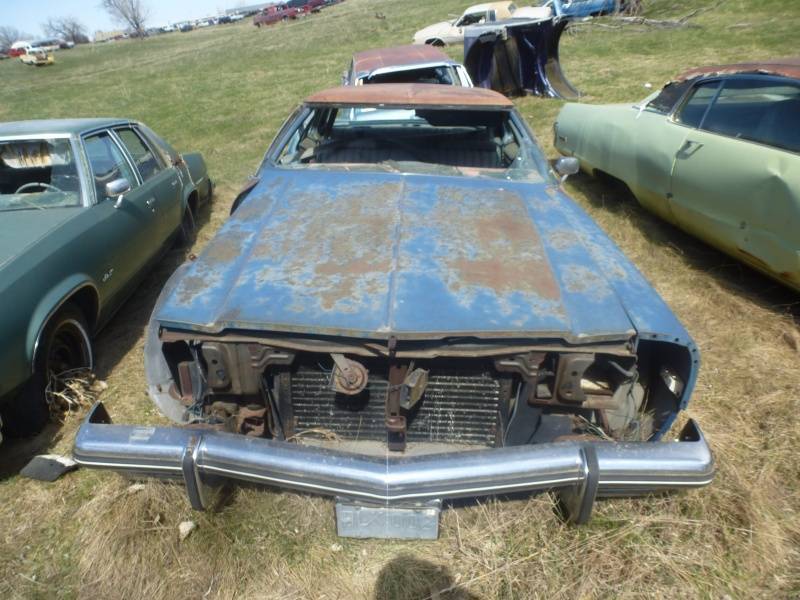 lot 12 image: 1975 Oldsmobile Delta Royale