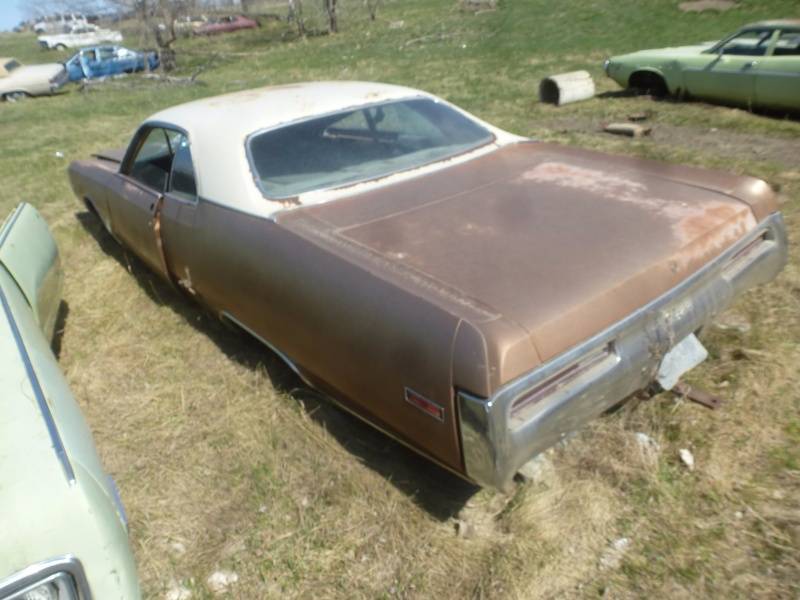 lot 10 image: 1970 Chrysler Newport 300