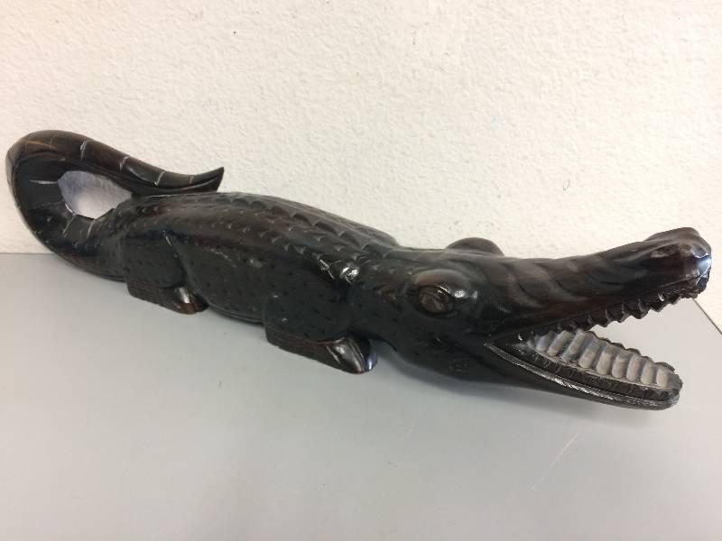 lot 9 image: Wooden Alligator