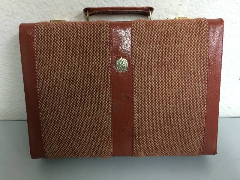 lot 17 image: Vintage Aries Backgammon Game
