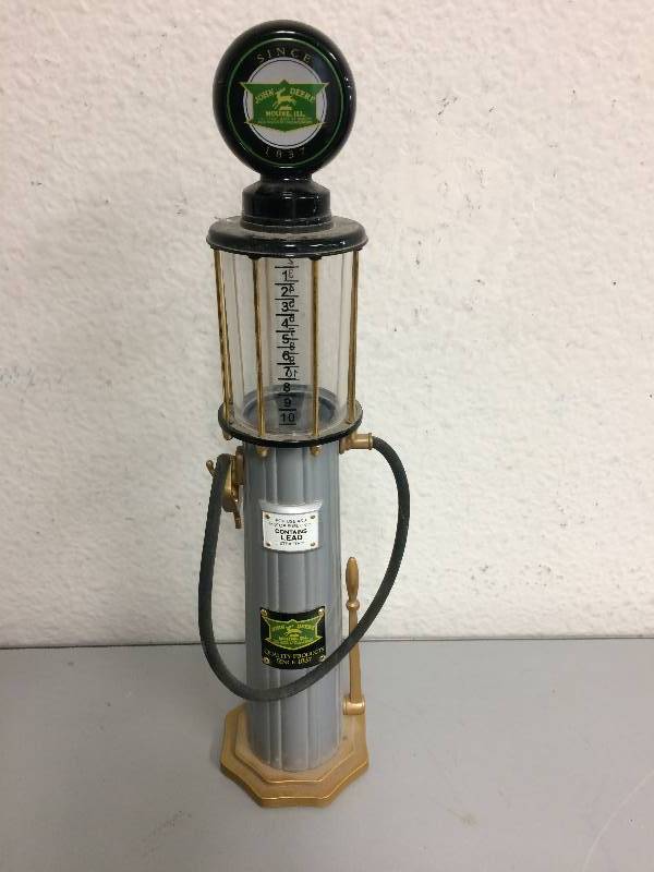 lot 21 image: John Deere 1930s Gas Pump Replica