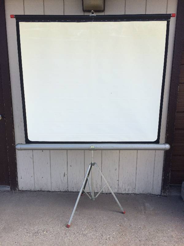 lot 36 image: Vintage Tripod Screen