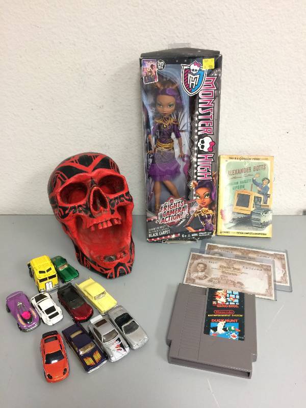 lot 40 image: Skull, Hot Wheels, Monster High, Money and Nintendo Game