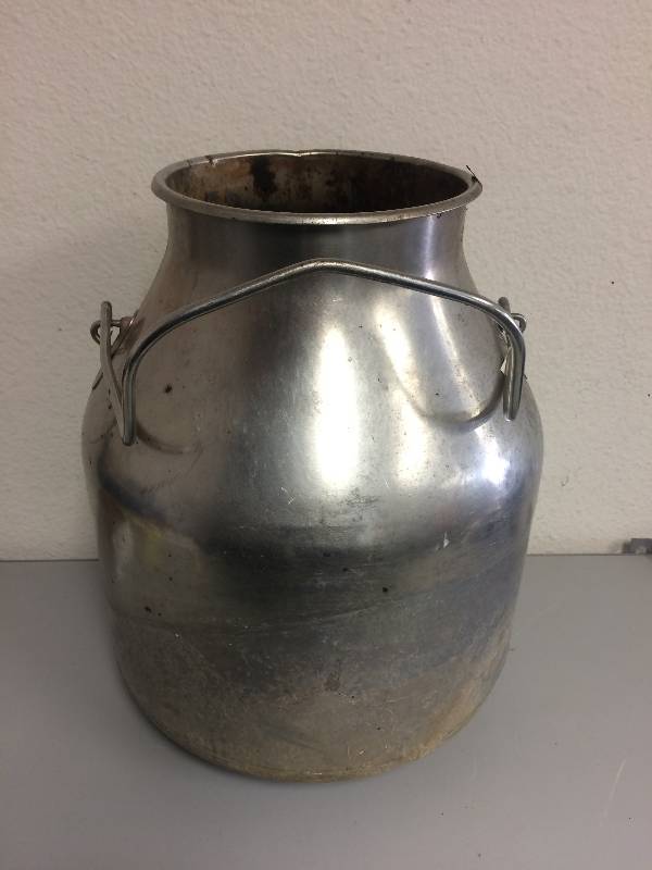 lot 46 image: Creamer Jug