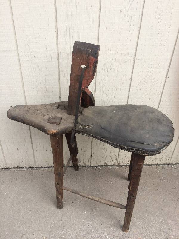 lot 47 image: Antique Stitching Horse