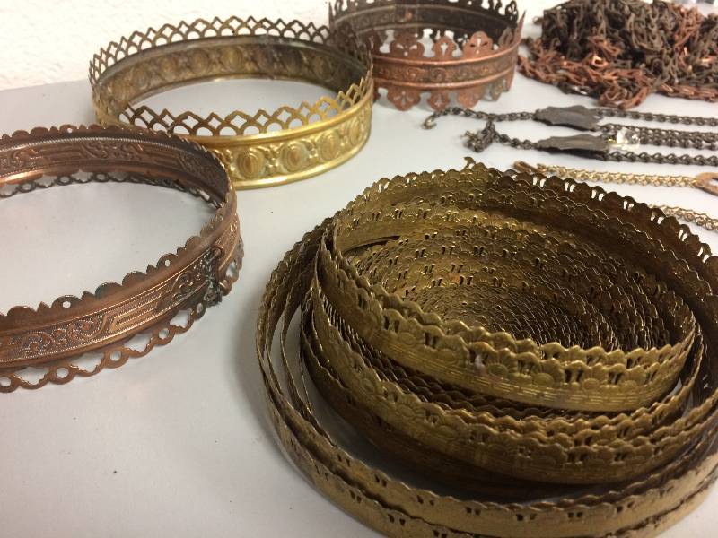 lot 57 image: Antique Prism Lamp Bands and Chains