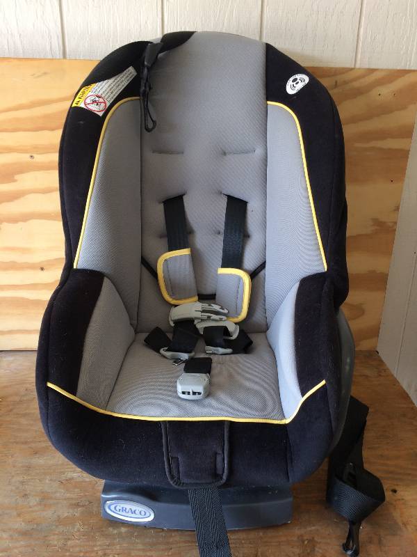 lot 73 image: Graco Car Seat