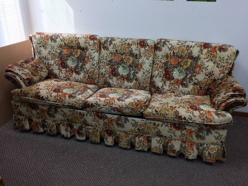 lot 82 image: Vintage Sofa Hide-a-bed