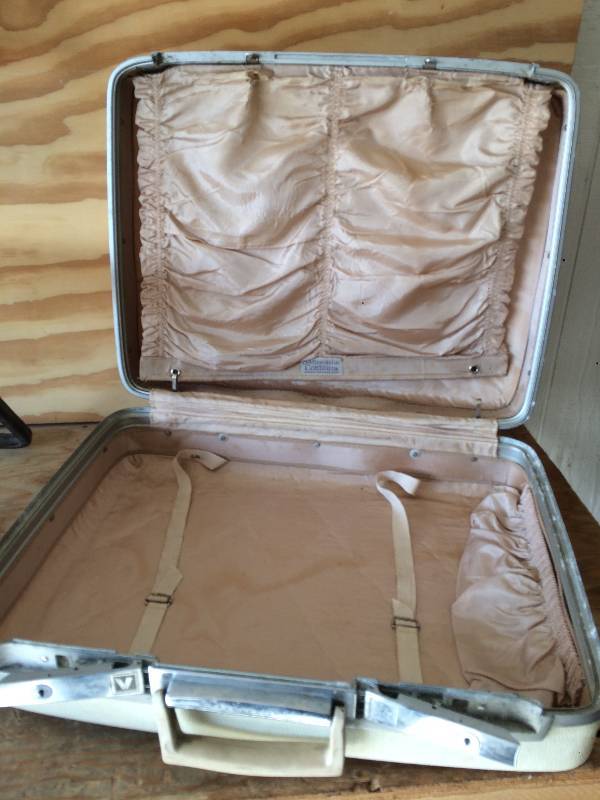 lot 92 image: Antique Childs Chair and Suitcase