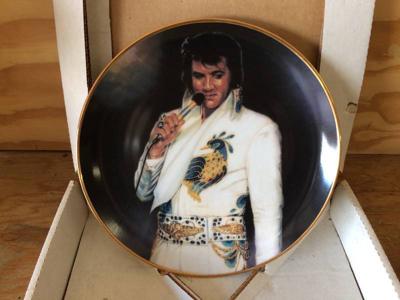 lot 93 image: Tenderly Elvis Collector Plate