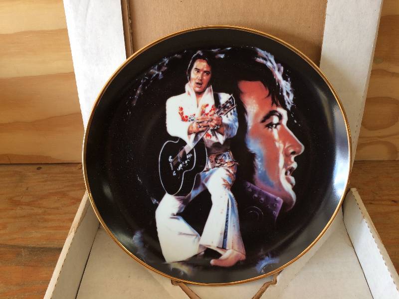 lot 95 image: The King - Elvis Collector Plate