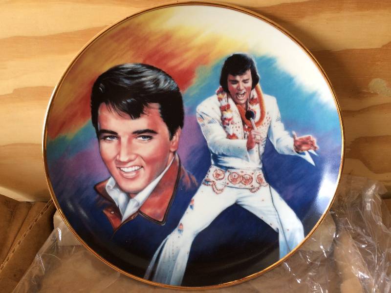 lot 98 image: Forever Yours Elvis Collector Plate