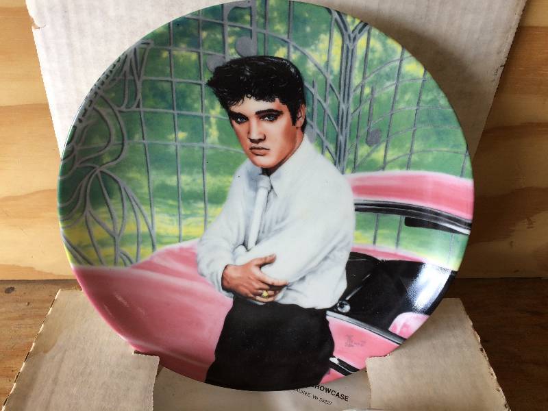 lot 99 image: Elvis Presley - Looking at a Legend Collector Plate