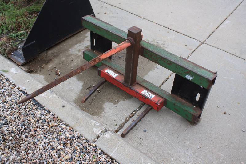 lot 5 image: 4ft Hay Bale Spike Attachment