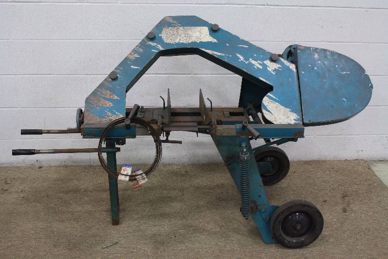 lot 13 image: Large Band Saw with Spare Blades