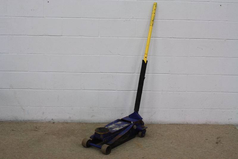 lot 48 image: Napa 2 Ton Floor Jack