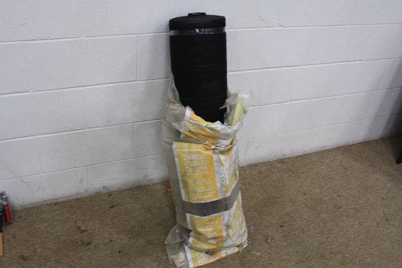 lot 9B image: Professional Weed Barrier Fabric - 20 Year - 3ft x 300ft - Brand New - 1 Roll