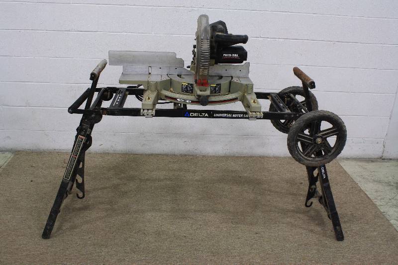lot 7 image: Porter Cable 12 Compound Laser Miter Saw