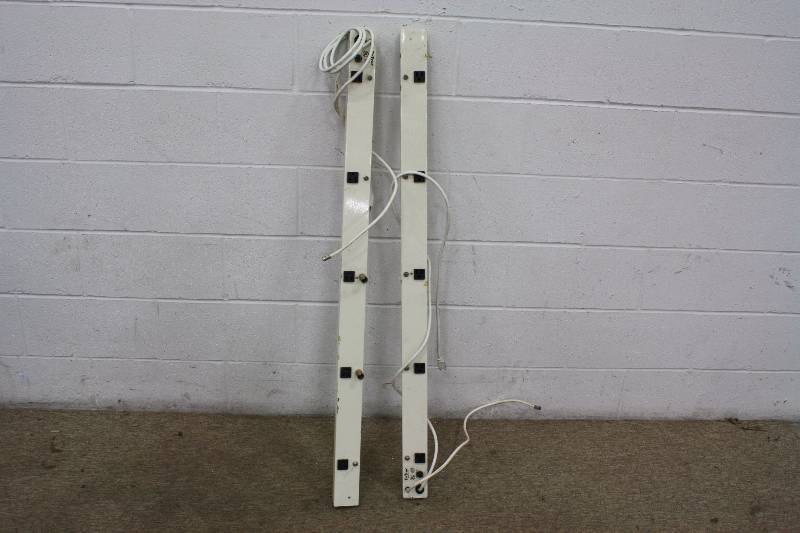lot 40 image: 8 Industrial Power Supply Strips (2qty)
