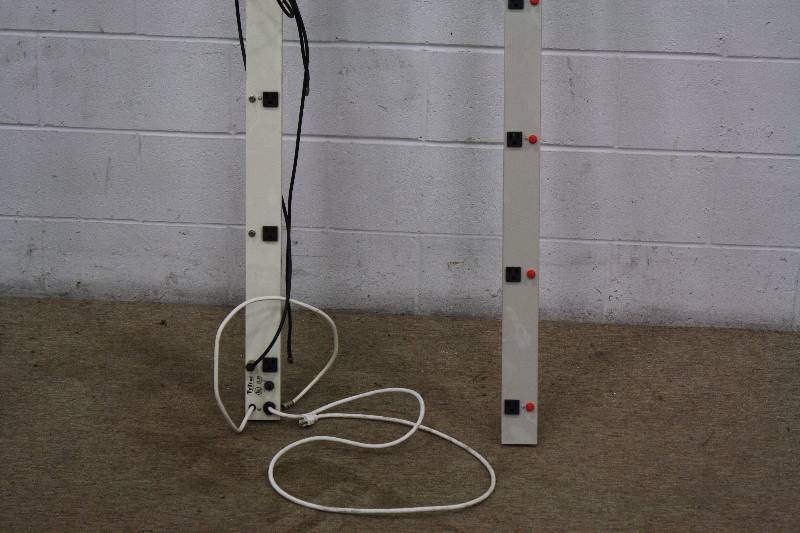 lot 40B image: 4-Foot Industrial Power Supply Strip