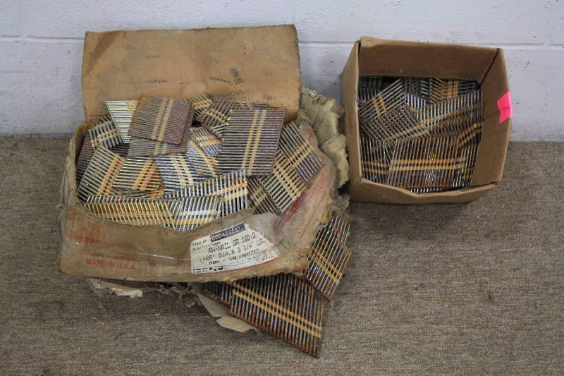 lot 42 image: Bulk 3-14 Pneumatic Nails