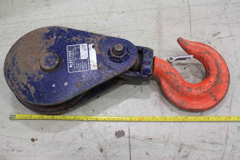lot 28 image: Crosby 418 8 Snatch Block w Hook - 8 Ton WLL - #108225