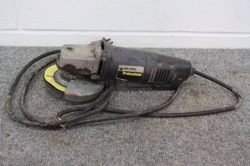 lot 59 image: Black & Decker 4-12 Angle Grinder