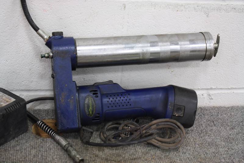 lot 72A image: 12V Grease Gun with Charger & Battery