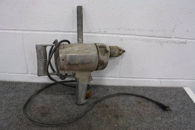 lot 76 image: Cummins 12 Standard Duty Drill
