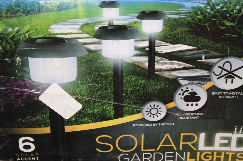 lot 112A image: Solar LED Garden Accent Lights