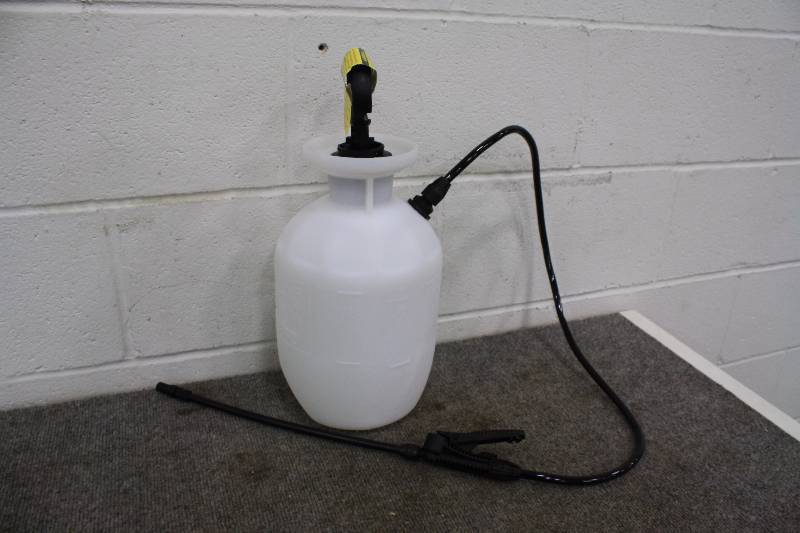 lot 114A image: Chapin 1 Gallon Jug Sprayer