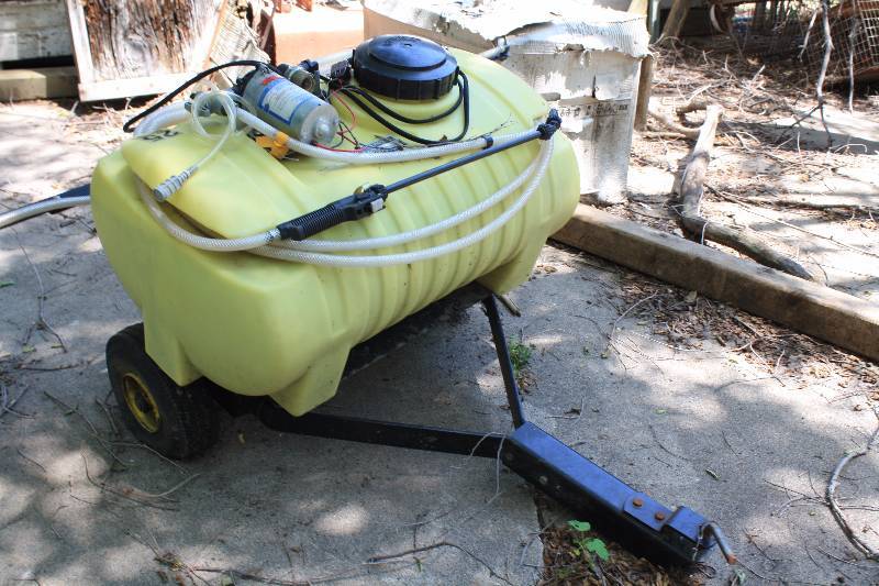 John Deere 25 Gallon Pull Behind Tank Sprayer HUGE Construction