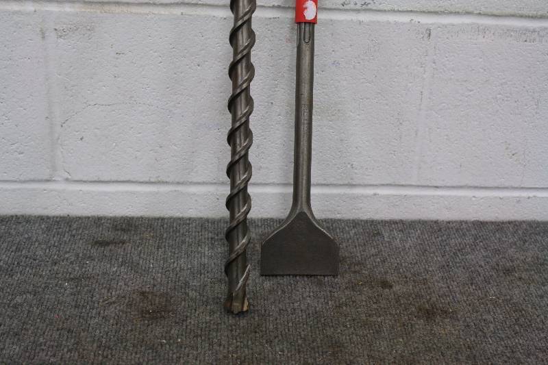 lot 75B image: Bosch Heavy Duty 2pc Bit & Chisel Set