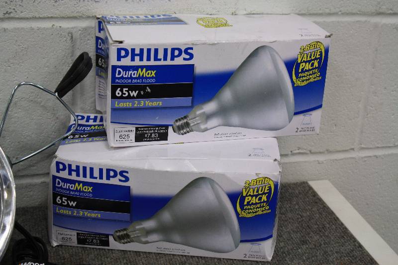 lot 118A image: Clamp Light & Light Bulb Lot