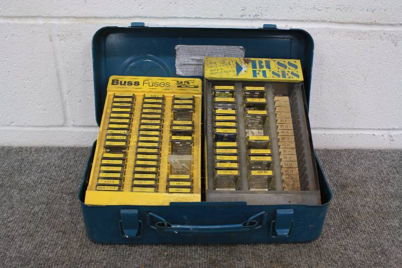 lot 118 image: Fuses Lot with Tool Box