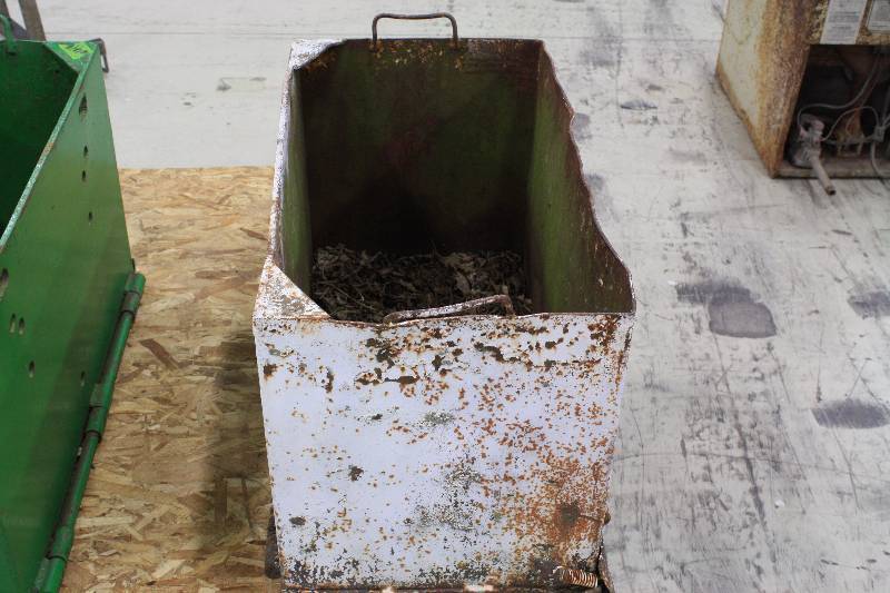 lot 44C image: Tractor Rock Box  White