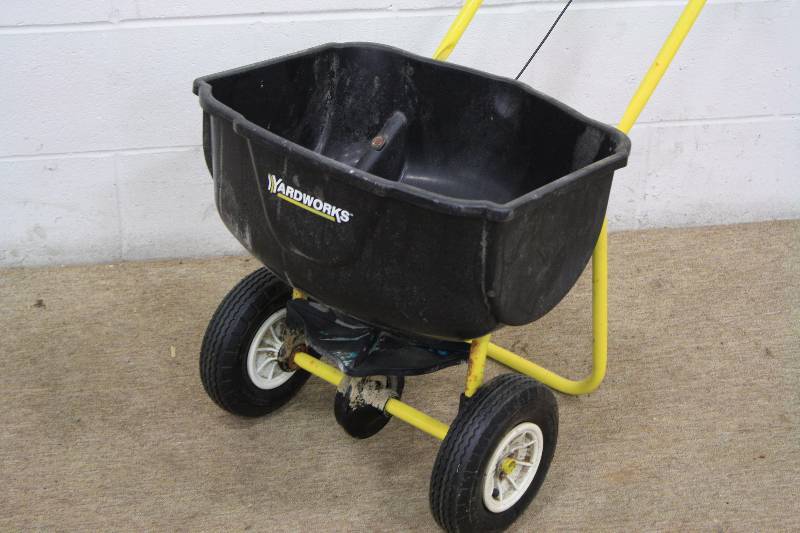 lot 119A image: Fertilizer Spreader
