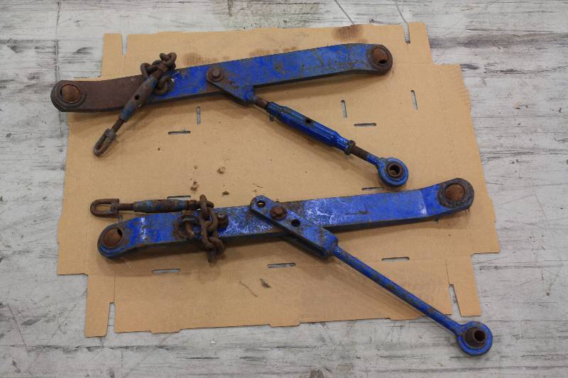 lot 148 image: Tractor 3 Point Parts  Blue