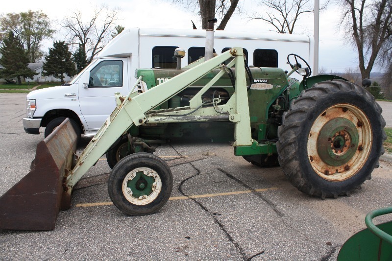 lot 2A image: 1959 Oliver 770 Tractor - 52HP