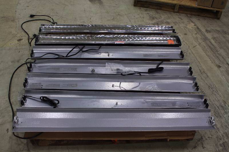 lot 161 image: Shop Lights Ballasts and Fixtures - 4ft