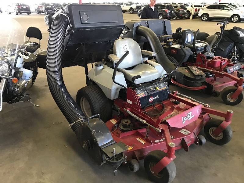 2008 eXMark Zero Turn Mower 60 Blade and Bagger