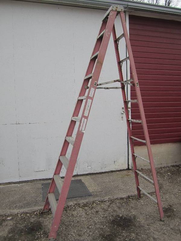 Louisville 10 folding fiberglass l...