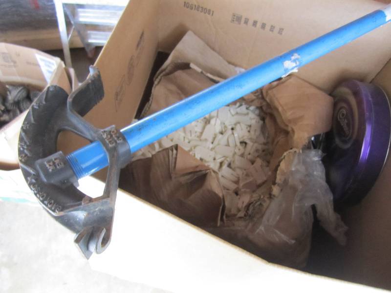 Huge lot of fluorescent light conne...