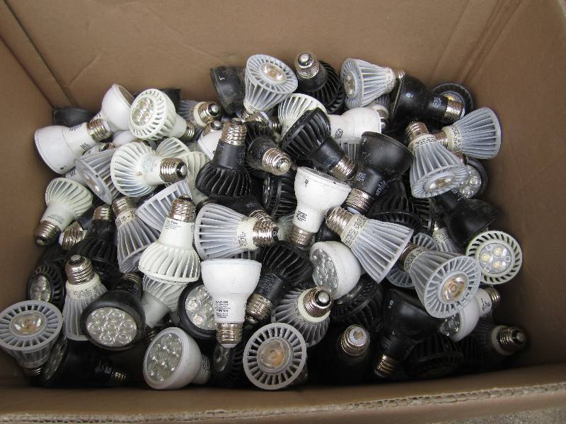Lot of assorted LED light bulbs, al...