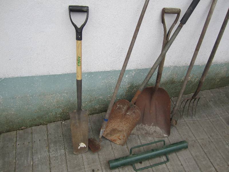 Lot of garden tools, some antique a...
