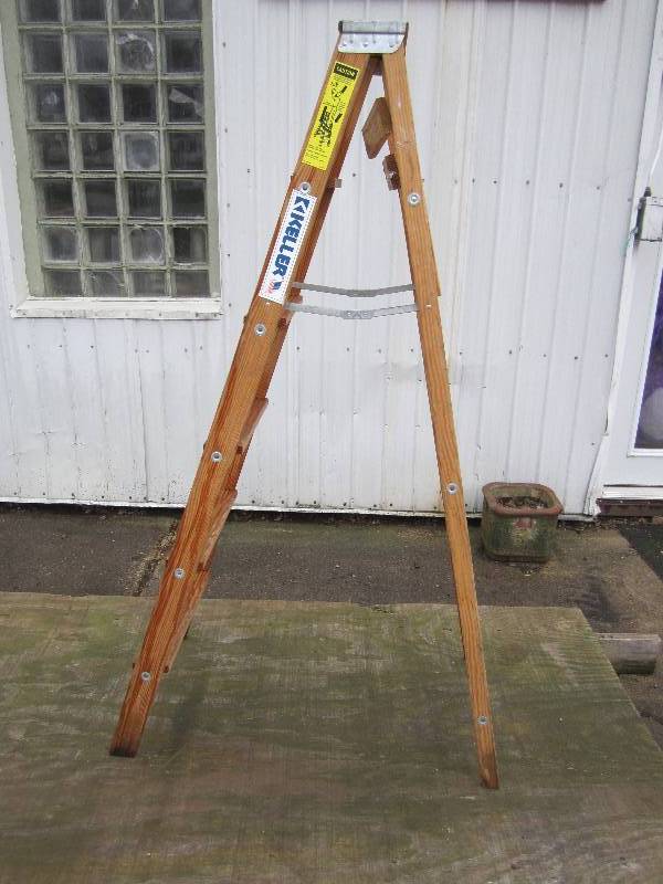 Keller 6 wood step ladder...