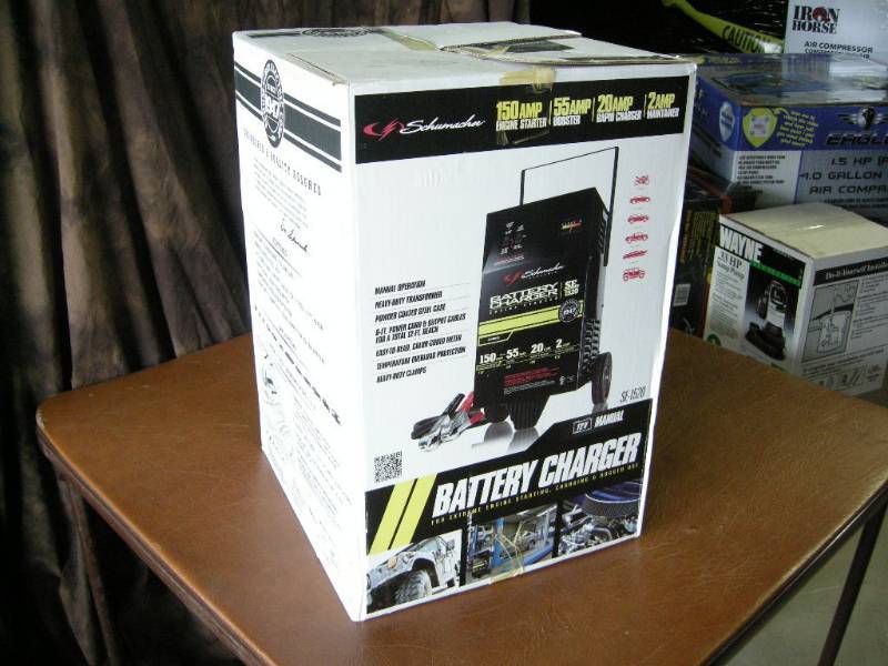 lot 28 image: Schumacher Battery Charger